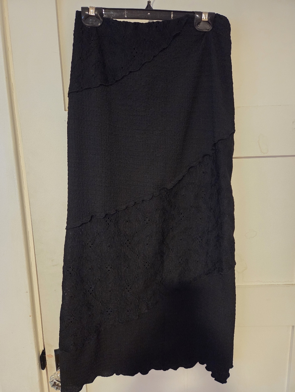 Women's Black Textured Midi Skirt